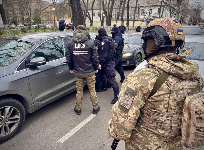 Схема незаконного переправлення чоловіків