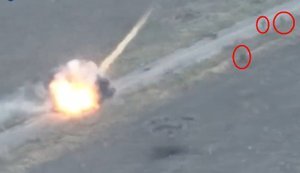 Два прямі влучання у російську БМП із окупантами-штурмовиками. ВIДЕО