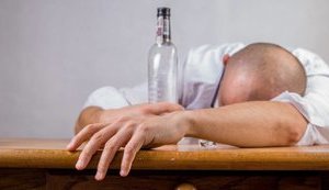 У Росії хочуть позбавляти громадянства за виробництво та продаж сурогатного алкоголю