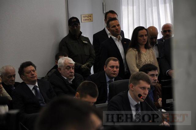 Вимагаємо реальної застави і #РомаЗдайПєтю, - активісти пікетують суд, який розглядає апеляцію на запобіжний захід Насірову 19