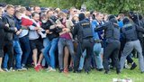 У Мінську затримують учасників "Маршу героїв". У центрі закрито метро, не працює мобільний інтернет. ВIДЕО