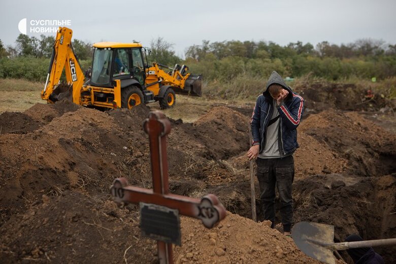 Когда понял, что это батя, просто упал на колени: Рассказы жителей села Гроза в Харьковской области, где рашисты убили более 50 гражданских 11 Когда понял, что это батя, просто упал на колени: Рассказы жителей села Гроза в Харьковской области, где рашисты убили более 50 гражданских 11
