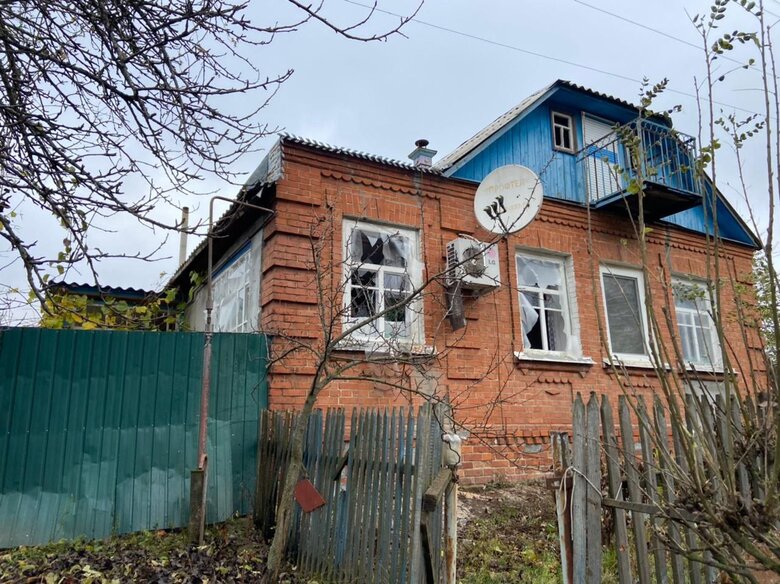 Унаслідок ранкового обстрілу Хотінської громади Сумщини пошкоджено 5 приватних будинків, бібліотеку, амбулаторію, аргопідприємство 09