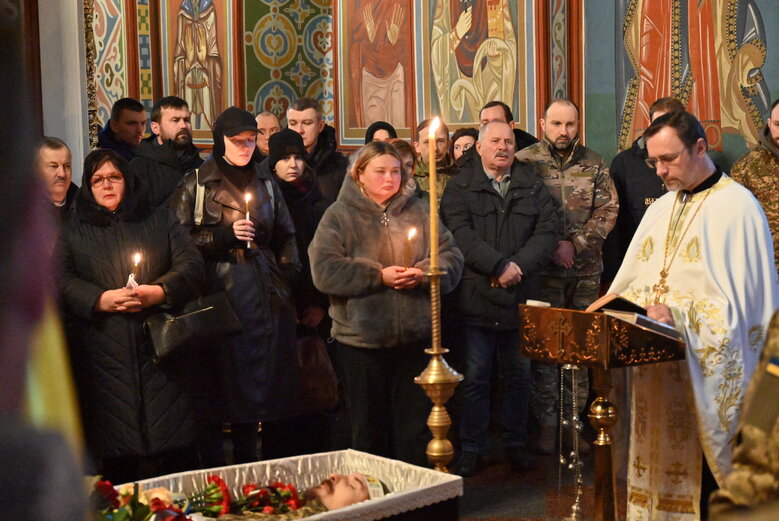 В Киеве простились с известным спелеологом, инженером и зооспасателем Святославом Романчуком (Нутрий), который погиб в бою с оккупантами 16