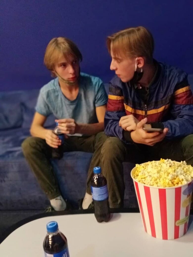 Разом народилися, разом поховали: на Чернігівщині рашисти розстріляли 17-річних братів-близнюків та їхнього друга 01