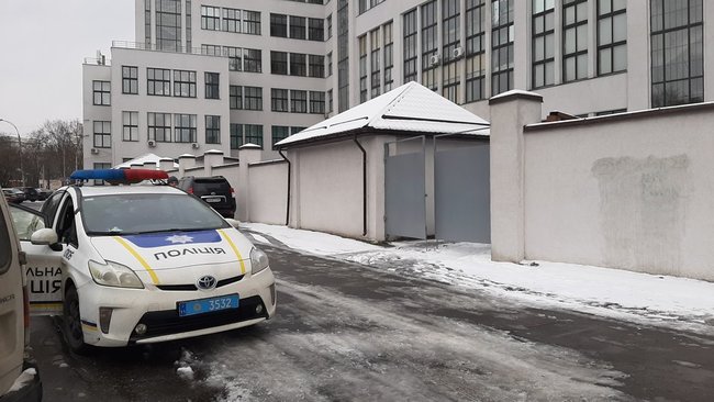 Жінка, яка перехворіла на коронавірус, випала з вікна Держпрому в Харкові 02