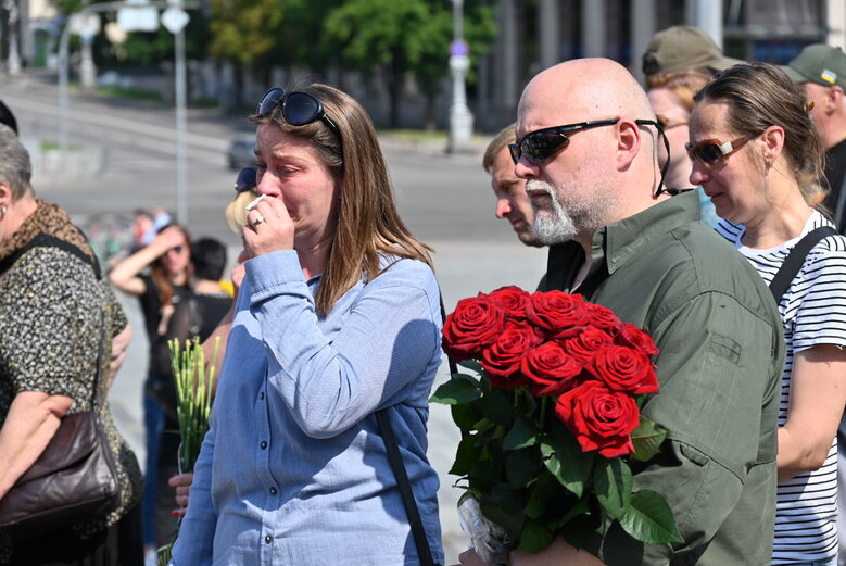 Із загиблим воїном, майданівцем Павлом Каленіченком попрощалися на Майдані Незалежності 17