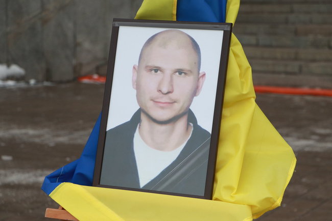 Із загиблим на Донбасі воїном Маріупольської бригади Олегом Андрієнком попрощалися в Запоріжжі 01
