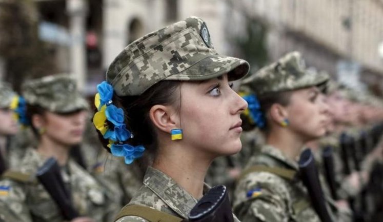На то, чтобы поставить на учет всех женщин-военнообязанных, понадобится полтора-два года, - экс-министр обороны Гриценко