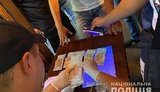 Обіцяв "вирішити питання" в суді: на Дніпропетровщині затримали патрульного на одержанні 27,5 тис. грн хабаря. ФОТОрепортаж
