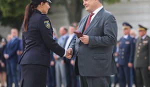 Порошенко відзначив державними нагородами 20 працівників Нацполіції