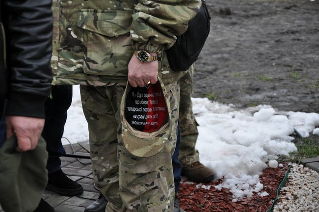 Учасники АТО та мешканці Києва поклали на Троєщині квіти до памятника Воїну-добровольцю 46