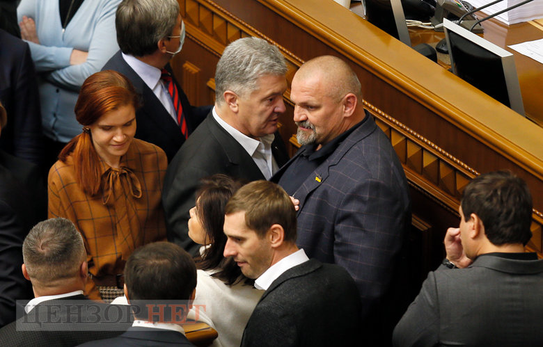 Блокирование трибуны, звонок Стефанчуку, Порошенко и Вирастюк, счастливый Тищенко и потрясенный Арахамия, - работа Рады 23 сентября 20