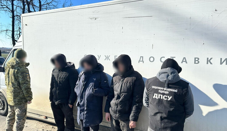 Вез уклониста в грузовике с продуктами за $7500: на Буковине задержан экспедитор, - ГПСУ. ВИДЕО
