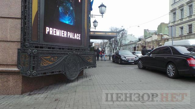 Experts complete examination of Voronenkov murder scene 01 Experts complete examination of Voronenkov murder scene 01