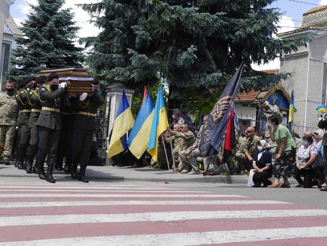 Із загиблим на Донбасі командиром 24-ї ОМБр Тарасом Матвіївим попрощалися в Жидачеві 01