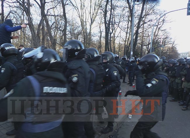 Protest against land sale: affected police officers hospitalized 16