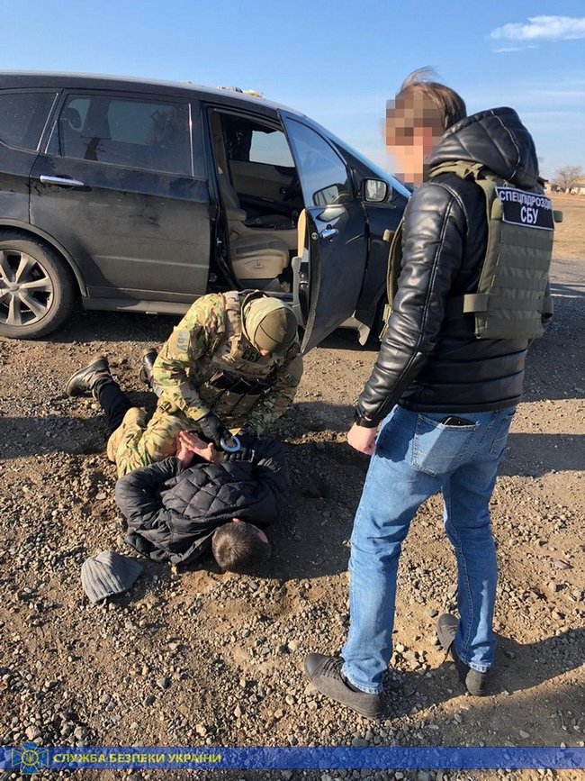 Нелегальная продажа военных спецбоеприпасов предотвращена на Одесчине, - СБУ 04