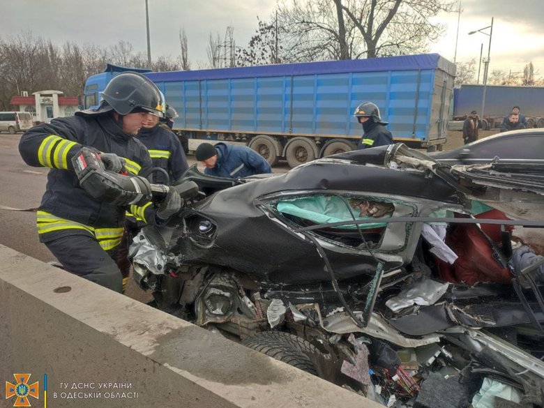 Жена украинского футболиста Данченко погибла в аварии в Одессе 03