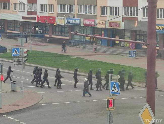 На акциях в Минске и Гродно начались задержания 06