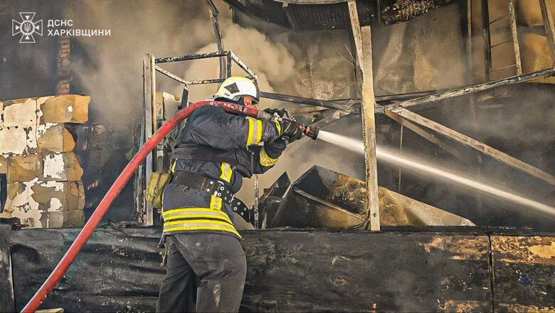 У ДСНС показали наслідки російського обстрілу Харкова. Триває ліквідація наслідків