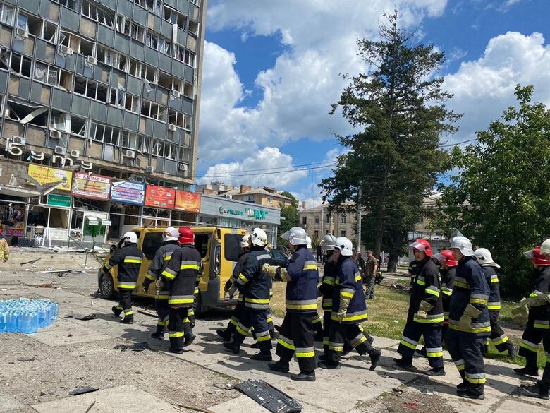 Ракетный обстрел Винницы российскими оккупантами: Продолжаются поиски 46 человек, с которыми пропала связь 03