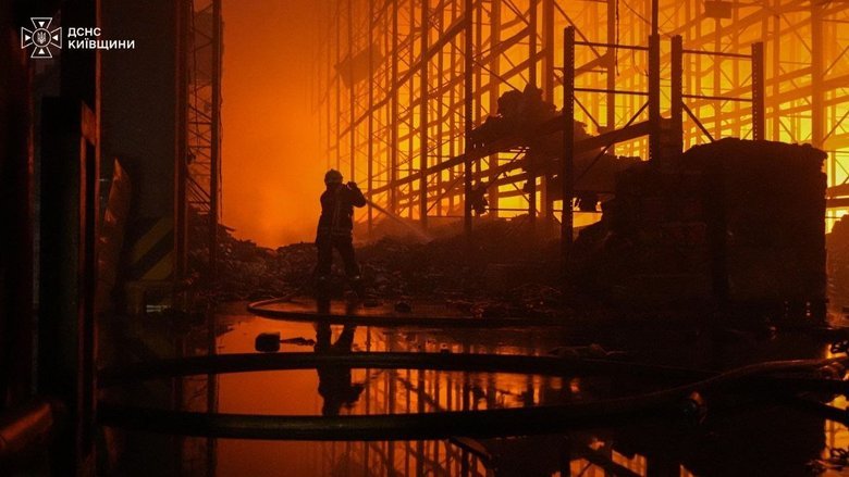 Russian attack in the Kyiv region: three injured, search for woman continues