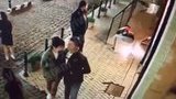 Фасад будинку в центрі Києва облили займистою сумішшю і підпалили: зловмисника затримано. ВIДЕО
