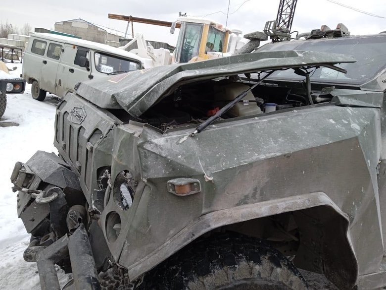 Броньовані автомобілі Новатор пройшли випробування під час війни та зберегли життя екіпажу, - фотодокази 02