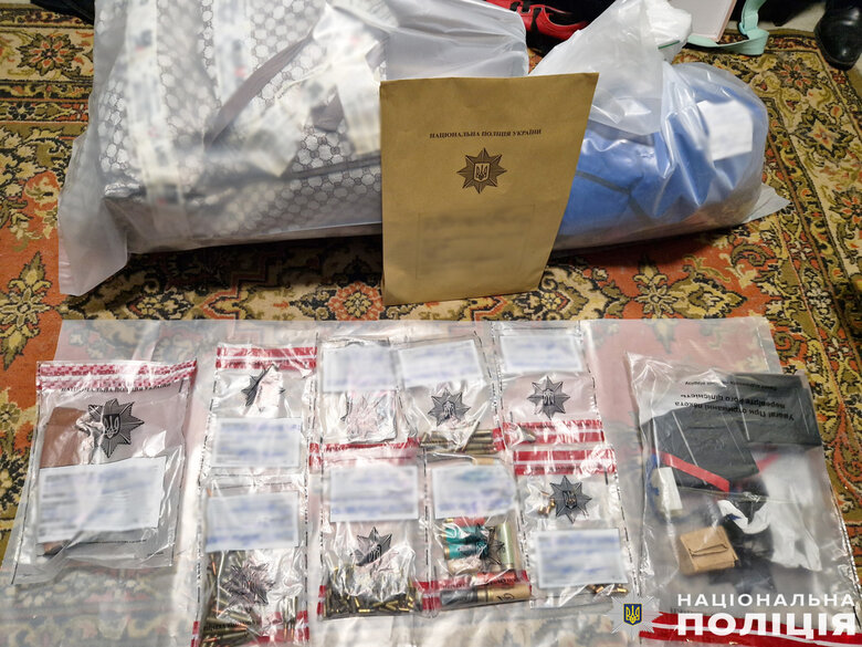 У Чернігові затримано нападника на військовослужбовця з наркотиками і зброєю
