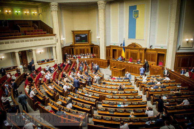 Радісна Верещук, Корнієнко, який насмішив зал, вітання Гетманцева Королевській і розуміючий погляд Третьякової на Тищенка, - робота ВР 17 липня 01