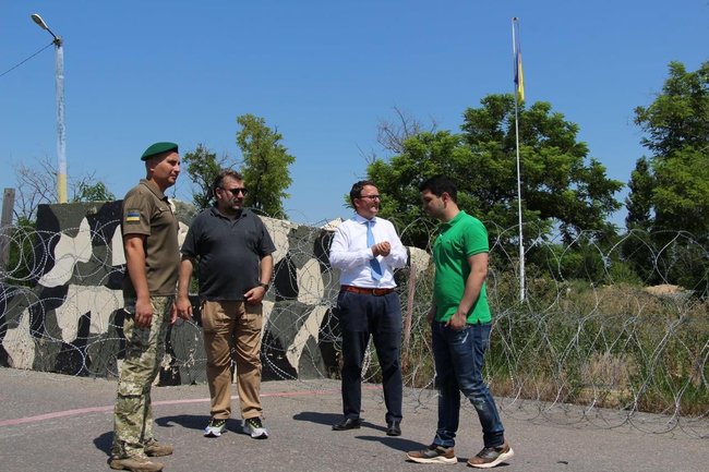 Посол Кіпру Телемаху відвідав адмінмежу з окупованим Кримом 01