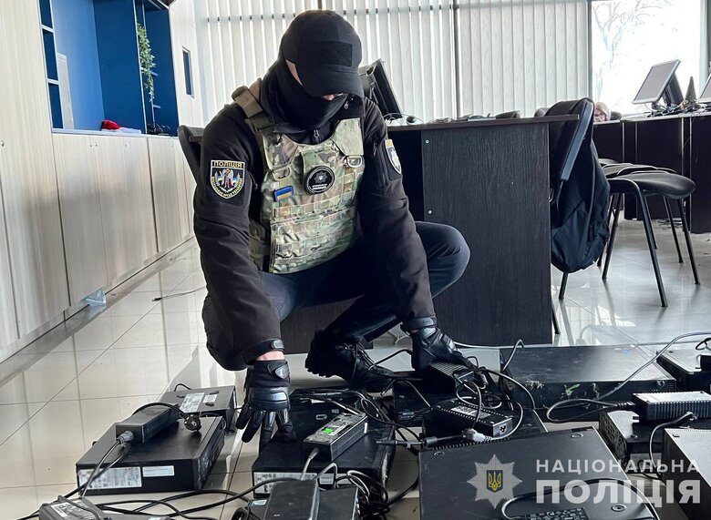Нацполіція знешкодила шахрайські колл-центри, що вимагали мільйони у пенсіонерів