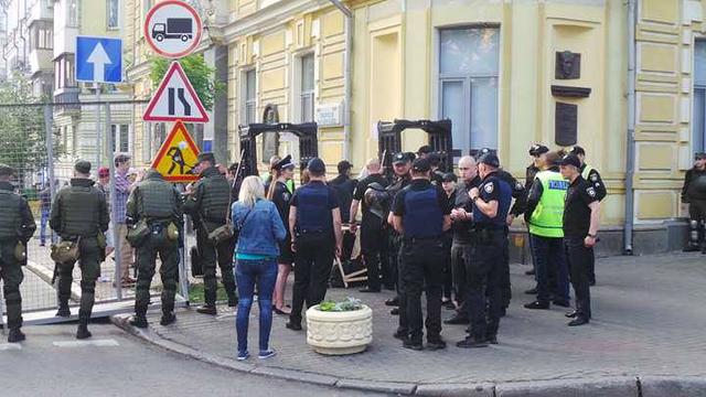 КиївПрайд-2017: праві заблокували парк Шевченка та сусідні вулиці 01