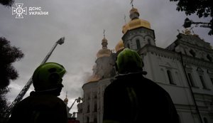 Киев: пожары в Киево-Печерской лавре и "Мистецьком арсенале" после ударов РФ