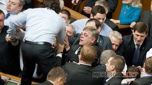 Драка под куполом: "Свобода" заступилась за женщину и коллегу. ФОТОрепортаж