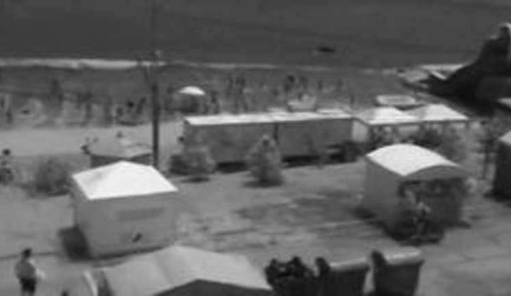 Внезапно появившаяся волна унесла в море людей с пляжа в Ильичевске: "Вода отошла от берега и в момент поднялась на 2,5 метра". ВИДЕО