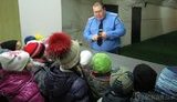 Акция от ГАИ: подполковник милиции направил на дошколят пистолет. ФОТО