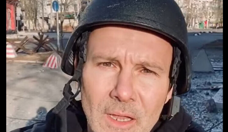 "Здесь горячо, но город непокоренный, как и вся Украина", - Вакарчук обратился к украинцам из Бахмута. ВИДЕО