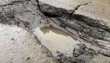 Плиты встают "на коня", провалы достигают полуметра: в сети показали состояние международной трассы на Кишинев. ФОТОрепортаж