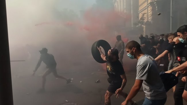 Столкновения митингующих с правоохранителями на акции Остановим капитуляцию под Офисом Президента 05
