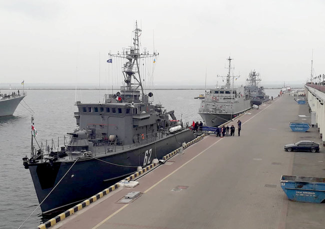 Four NATO ships arrive in Odesa 01