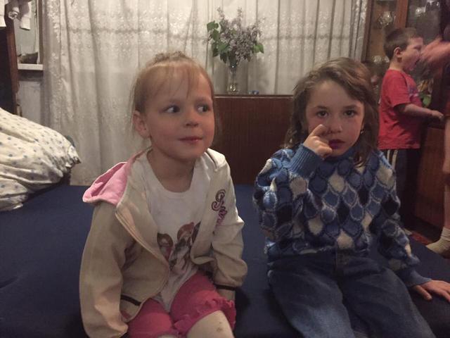 Two sisters aged six and seven orphaned as militants shelled Avdiivka 01