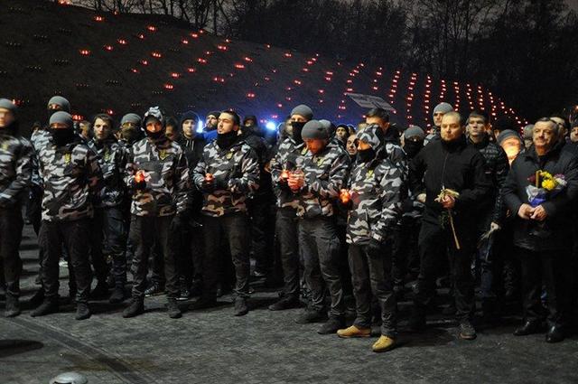 Националисты провели в Киеве акцию памяти жертв Голодомора 07