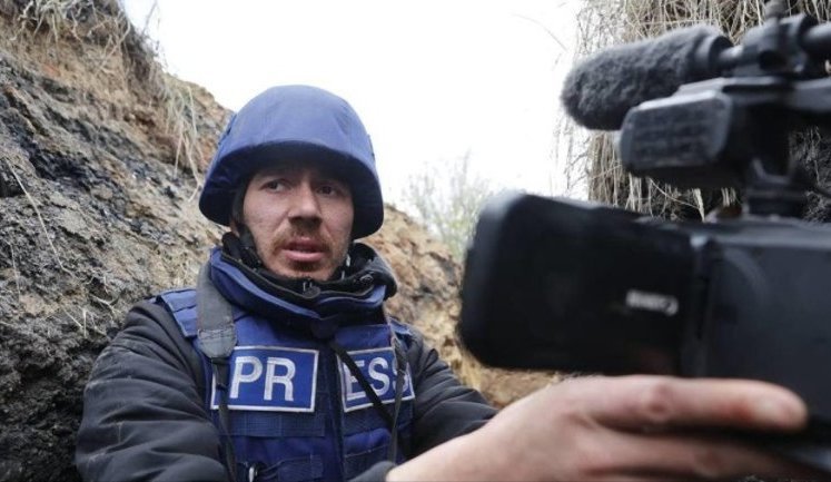 Журналіст Кушнір врятував дитину з квартири, що палала внаслідок атаки РФ на Київщині. ВIДЕО