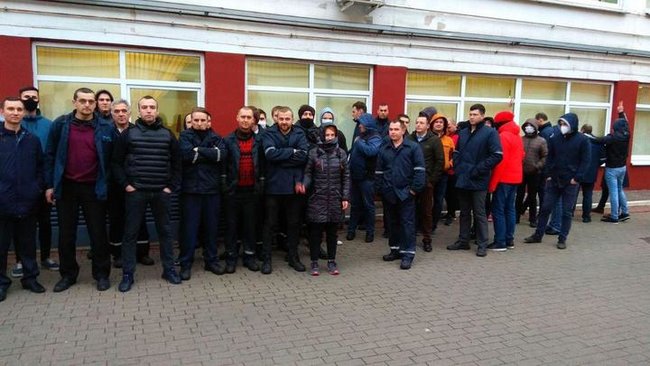 В Беларуси началась всеобщая забастовка: к протестам присоединяются крупные заводы и студенты, люди перекрывают дороги и становятся в цепи 05 В Беларуси началась всеобщая забастовка: к протестам присоединяются крупные заводы и студенты, люди перекрывают дороги и становятся в цепи 05