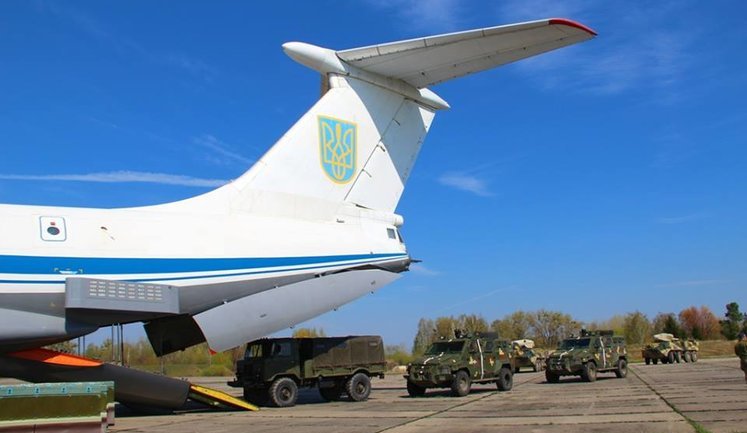 Airborne unit drills loading military hardware onboard IL-76 carrier in Zhytomyr region. PHOTOS