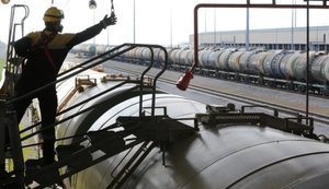 Наслідки паливної кризи: Росія з 1 квітня готується заборонити експорт бензину