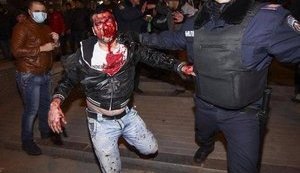Жуткое побоище: сотни вооруженных российских боевиков нападают на митинг "За единство Украины" в Донецке. Милиция бессильна. ВИДЕО