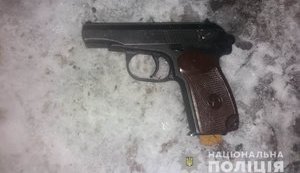 Поліцейського знайдено мертвим із вогнепальним пораненням на Вінниччині